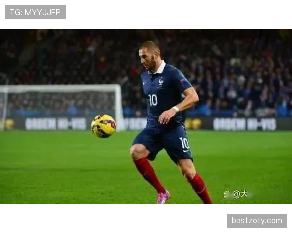 本泽马禁区统治力回升：抢点与牵制如何驱动其赛季表现回暖